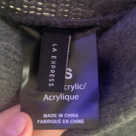 Dark Grey Shawl - Picture 3 of 4